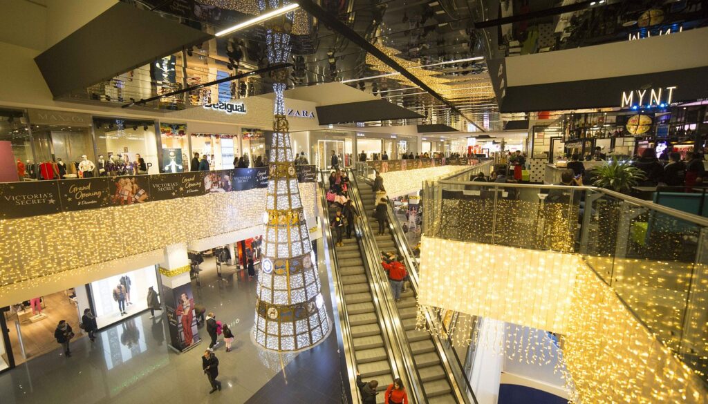 أفضل 10 مولات في روما: دليلك الشامل للتسوق والماركات العالمية 2026 1 أفضل 10 مولات في روما