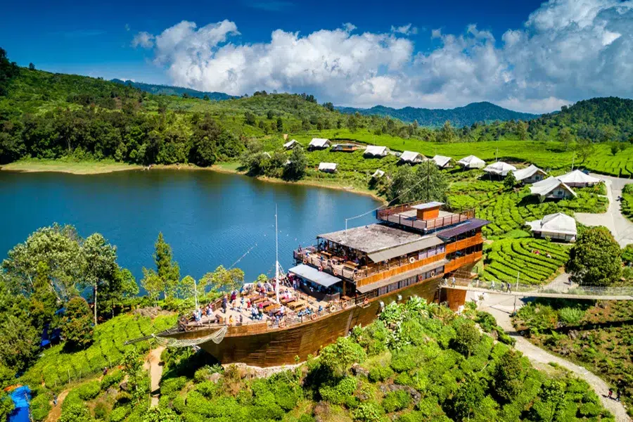 بكجات السفر إلى إندونيسيا 2 Blog new update mei2020 Pinisi Resto 1.jpg