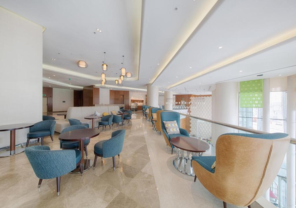 مميزات فندق هوليداي العزيزية مميزات فندق هوليداي العزيزية