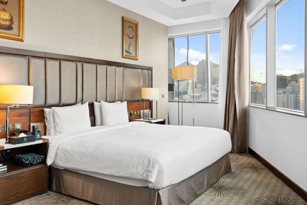 موقع فندق هوليداي العزيزية