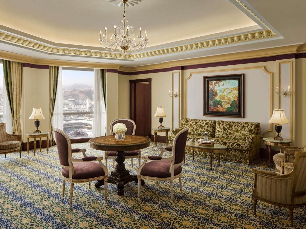 تقييم فندق سويس أوتيل مكة: تحليل شامل لتجارب النزلاء والخدمات 2026 1 تقييم فندق سويس أوتيل مكة